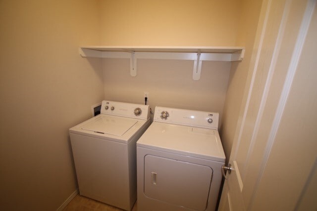 Building Photo - 3 Bedroom Condo close to JBER w/ Fenced Backyard!