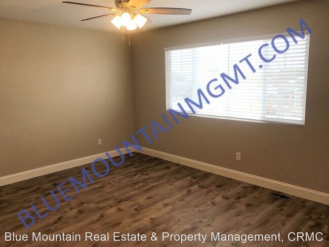 Building Photo - 2 br, 2.5 bath House - 3719 Range Drive