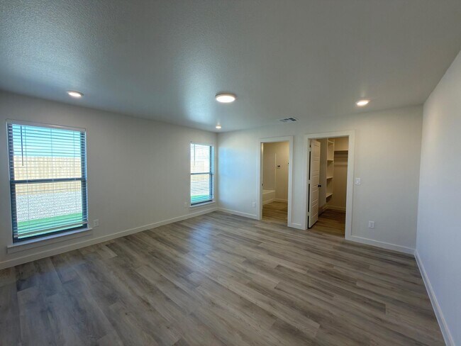 Building Photo - 1209 Cottonwood Ave