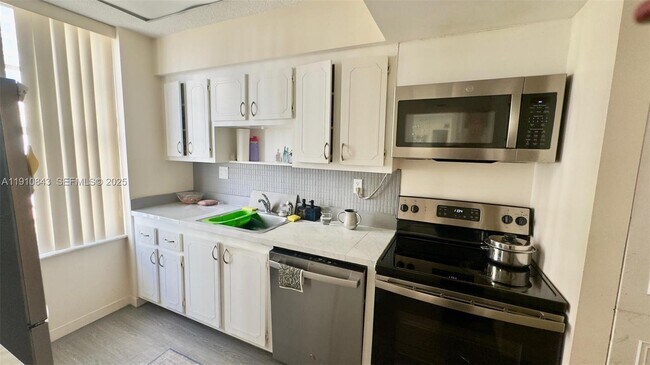 Building Photo - 230 174th St