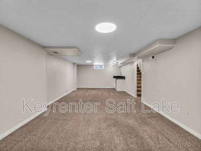 Building Photo - 965 MacFarland Dr