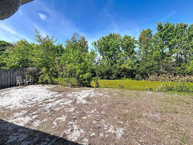 Building Photo - 10597 101st Ave