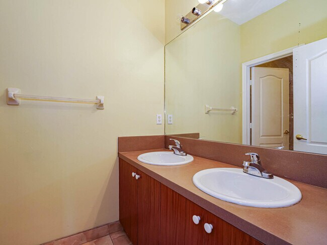 Building Photo - 5648 Spanish River Rd