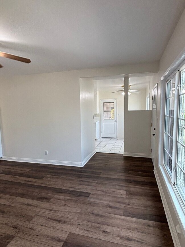 Building Photo - Spacious 3 bedroom available now!