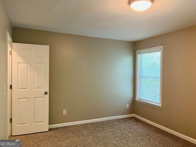 Building Photo - 26 Cliffhaven Cir