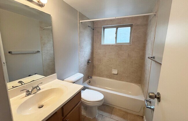 Building Photo - 545 Lowell Ave