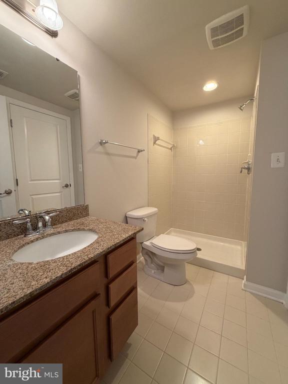 Building Photo - 45903 Peach Oak Terrace