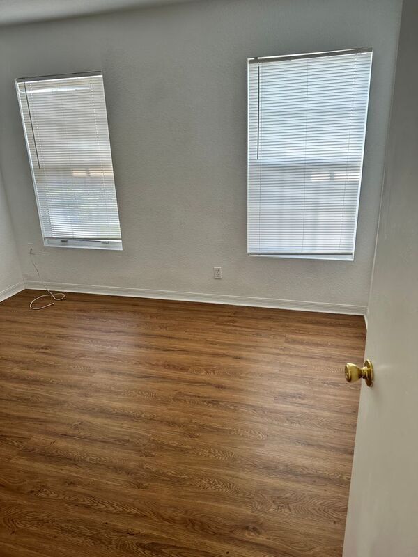 Building Photo - 821 5th St