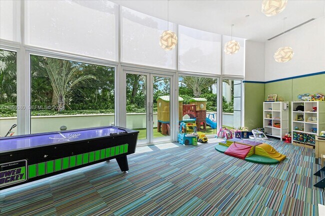 Building Photo - 2127 Brickell Ave