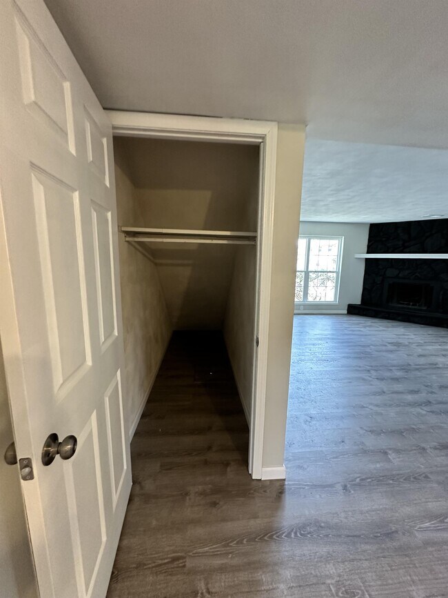 Building Photo - 707 Plankway Dr