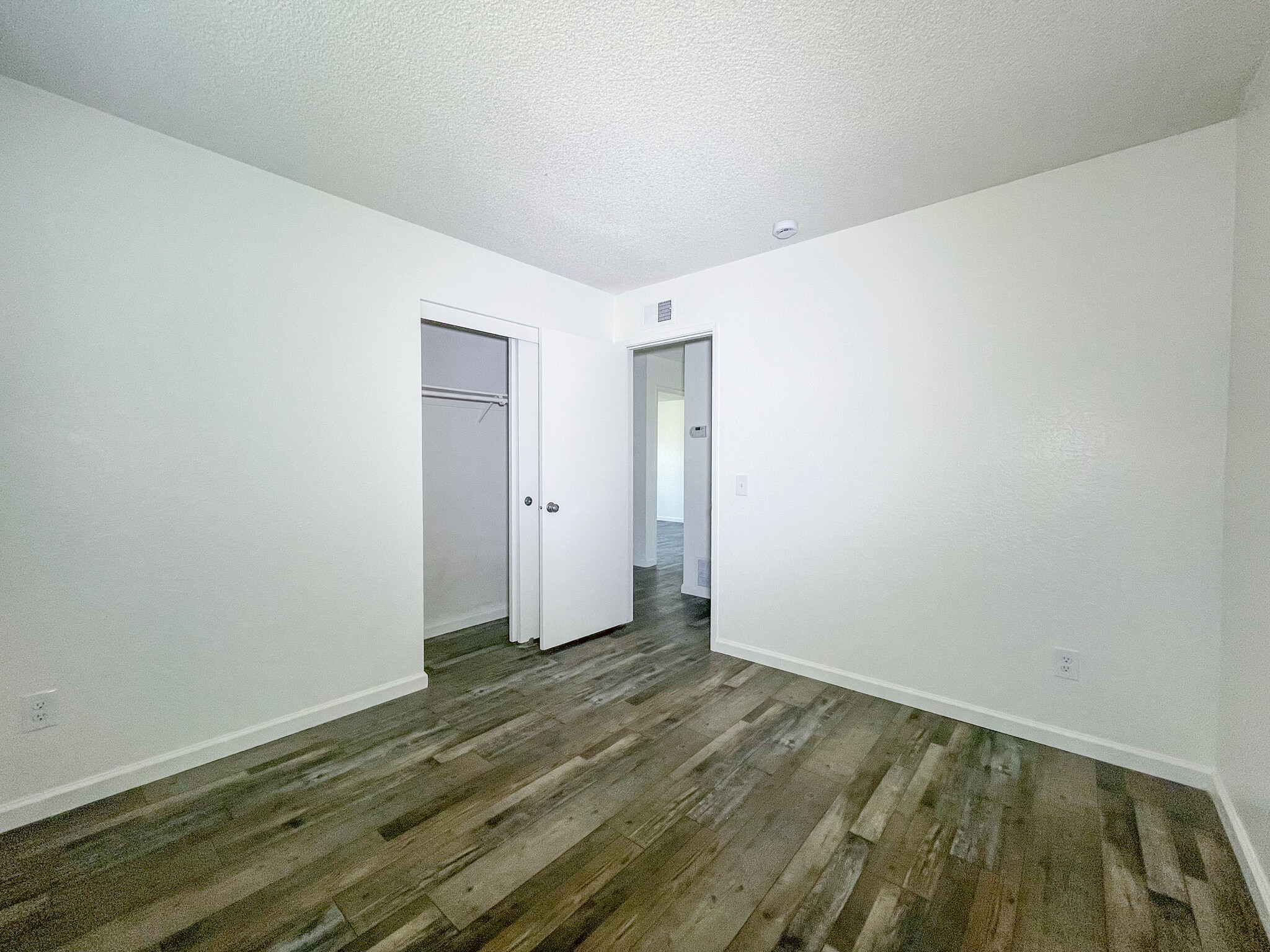 Bedroom 4 from opposite corner lokoing towards door and closet - 25770 Mariposa St