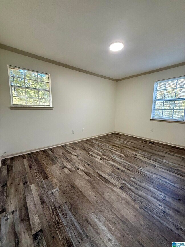 Building Photo - 648 Cort Cir NE