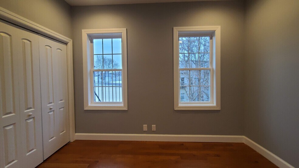 Building Photo - 100 Griffith St