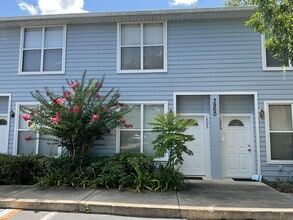 Building Photo - 3960 SW 20th Ave
