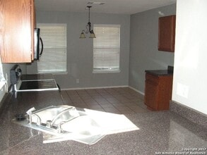 Building Photo - NEW ON MARKET