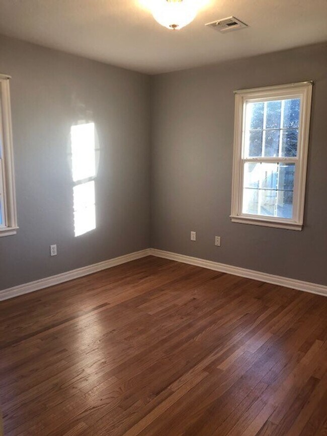 Building Photo - Adorable 3 Bed | 1 Bath + Bonus Room in Mayfair Heights - ALL Appliances Included