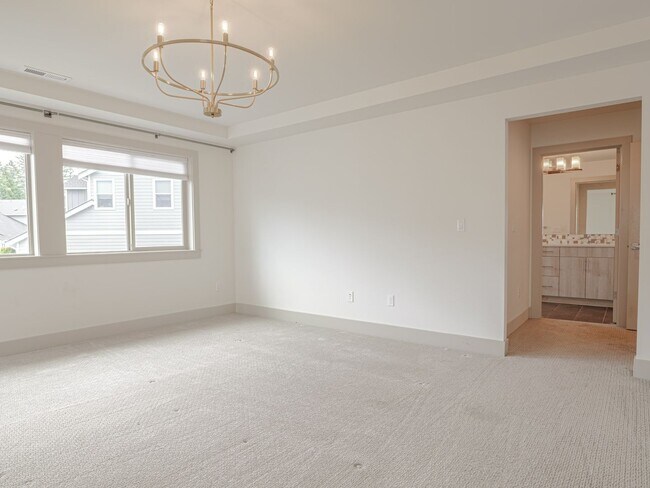 Building Photo - Stunning Ten Trails Home for Rent! 5 bedro...