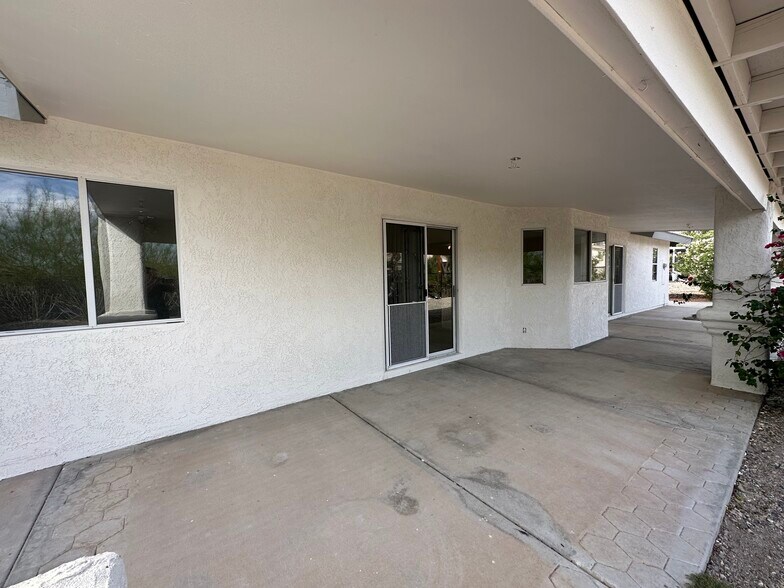 Building Photo - 3036 Ranchero Dr