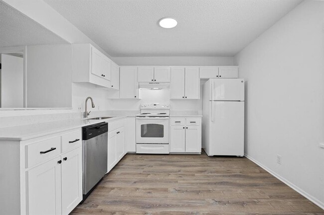 Building Photo - 5211 Thunderbird St