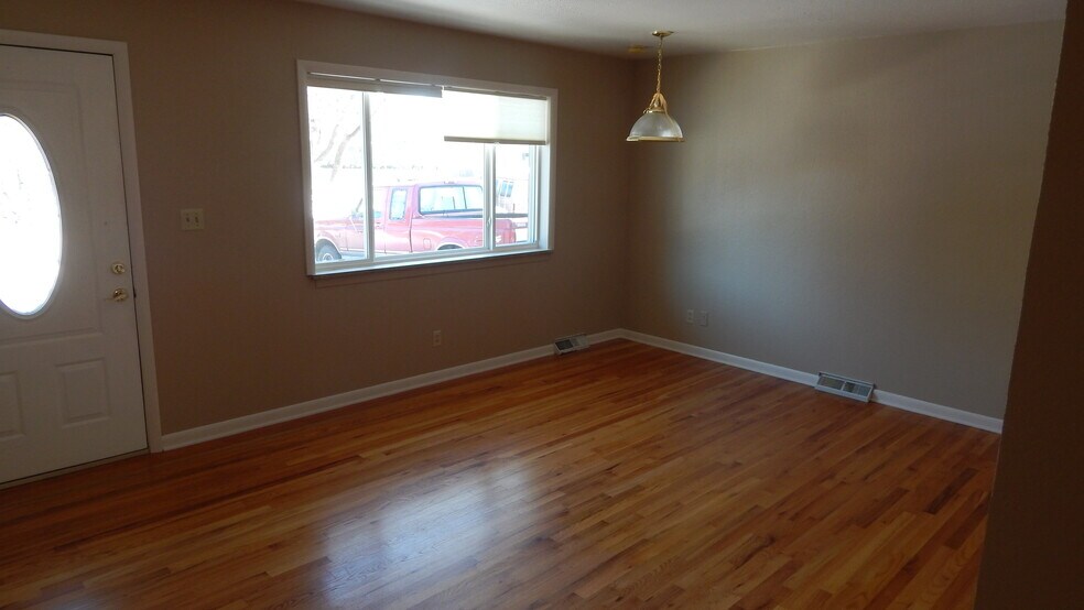 Building Photo - 2313 Stanford Rd