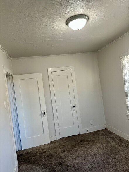 Building Photo - 149 W 41st Pl
