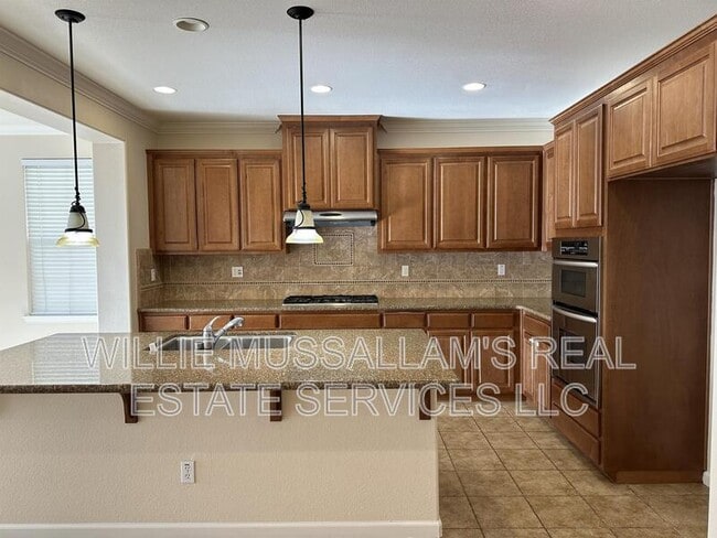 Building Photo - 604 W Sombra Way