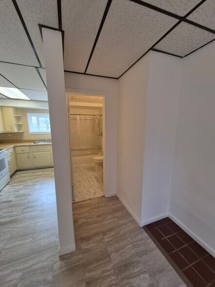 Kitchen and bathroom - 501 Beatty Rd