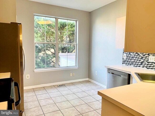 Building Photo - 18164 Royal Bonnet Cir