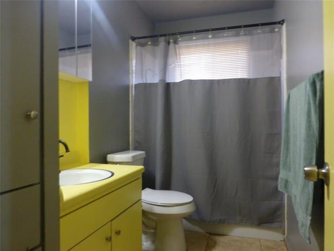 Building Photo - 1708 Raven Dr