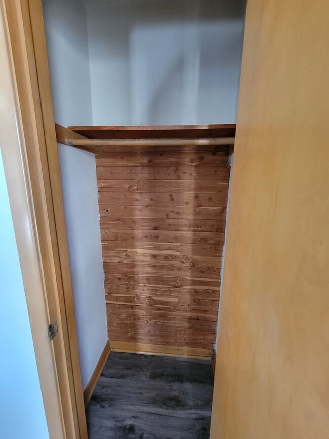 Building Photo - 3 Bedroom House with Large Garage