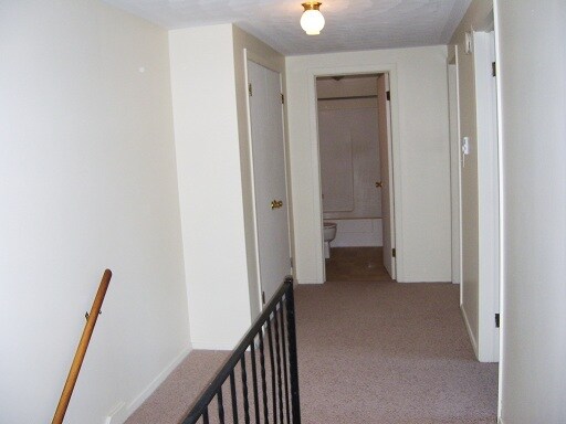 Building Photo - 104 Longmeadow Ln