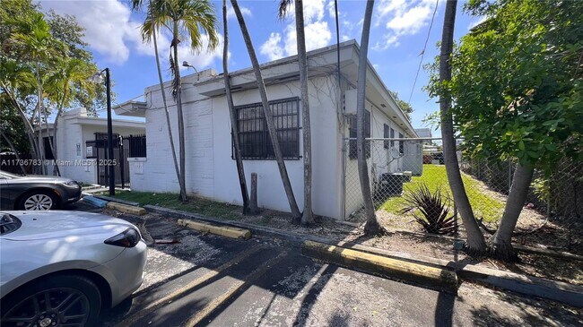 Building Photo - 3711 NW 24th Ave