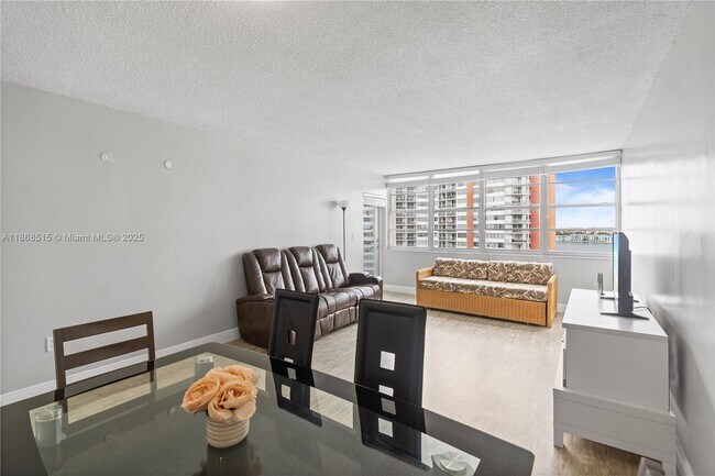 Building Photo - 1351 NE Miami Gardens Dr