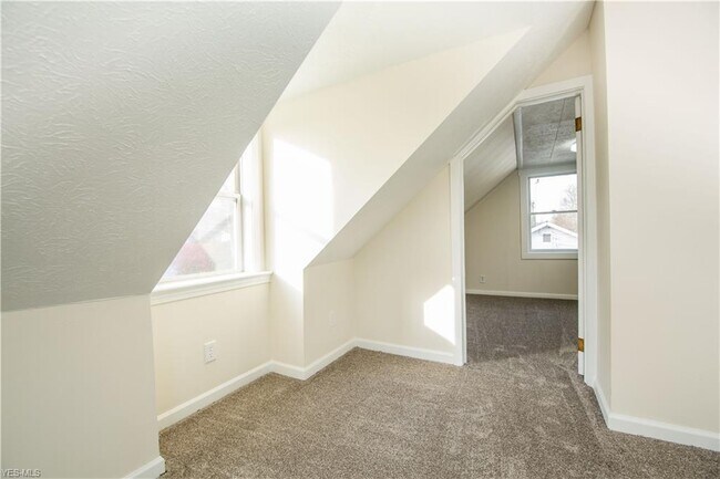 Building Photo - 1061 Orchard Ave