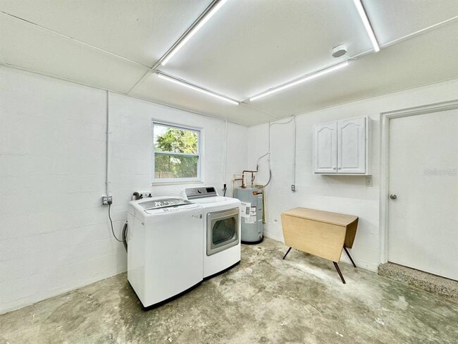 Building Photo - 10932 104th Ave