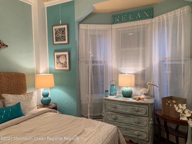 Building Photo - 33 Broadway