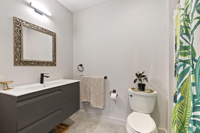 Building Photo - Fully Furnished 2BR condo for rent