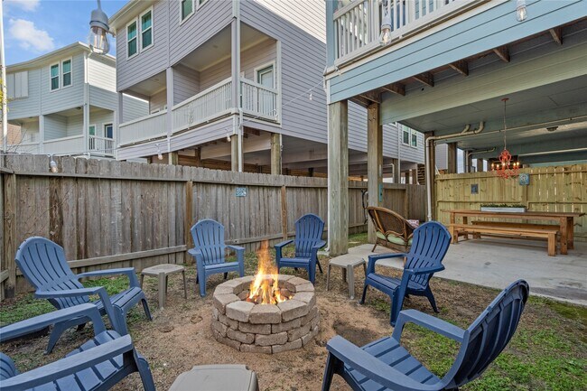 Building Photo - 715 Bayshore Dr