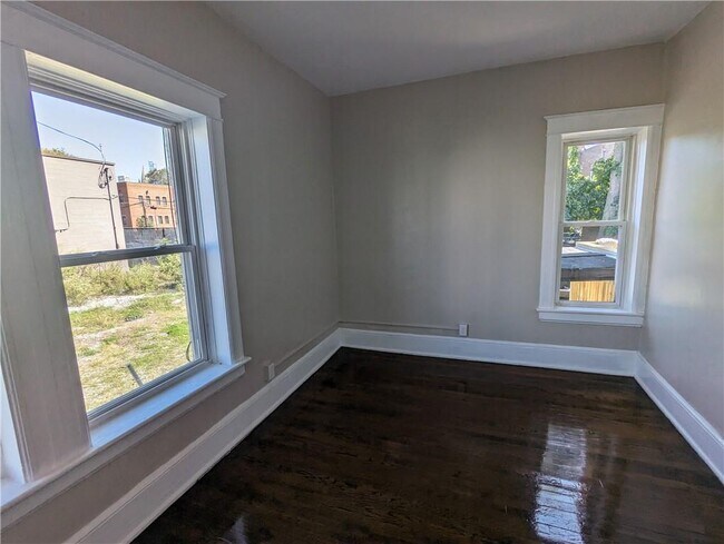 Building Photo - 65 Academy St
