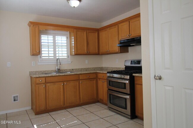 Building Photo - 9145 Begonia Pl