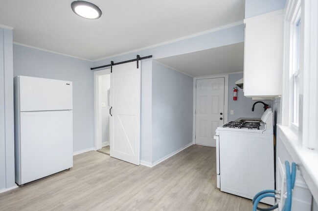 Building Photo - 911 Ray St