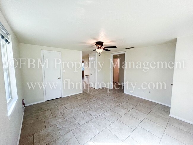 Building Photo - 105 Sunset Cir