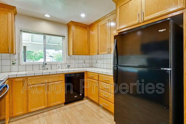 Building Photo - 1128 Kentwood Ave