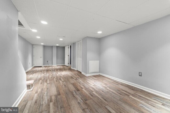 Building Photo - 15 Elm Ave