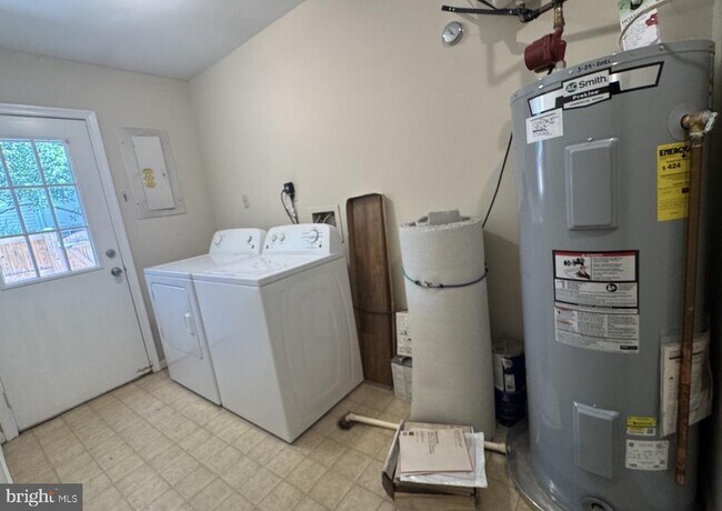 Building Photo - 4037 Summer Hollow Ct
