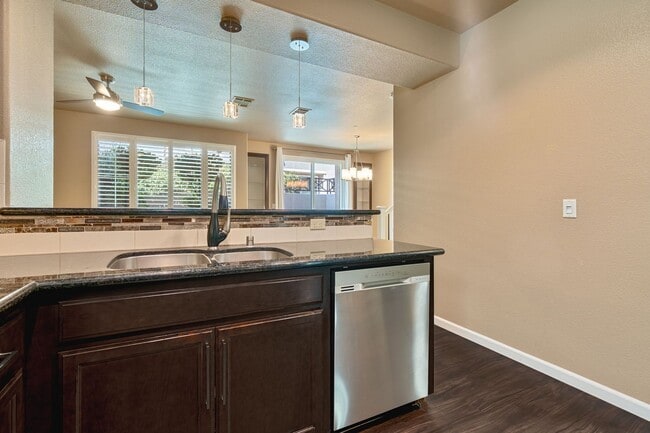 Building Photo - Exceptional 3BR Condo in Folsom! Stylish U...