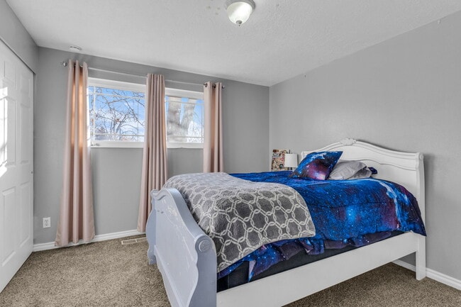 Building Photo - 1992 Afton Cir