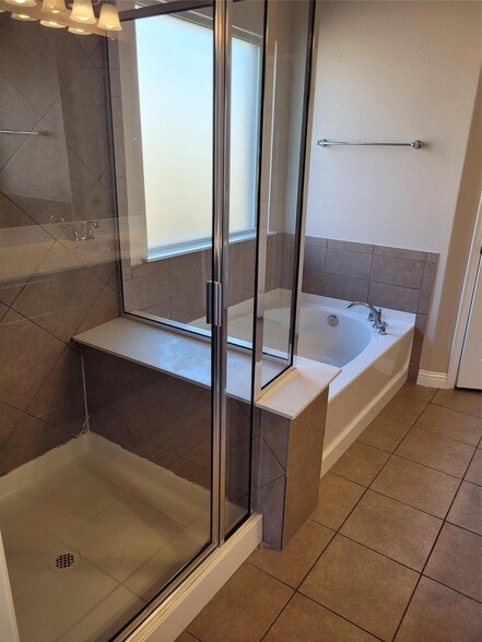 Building Photo - 3416 De Soto Loop