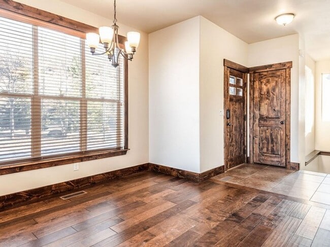 Building Photo - Desirable Black Rock Ridge with Mountain V...