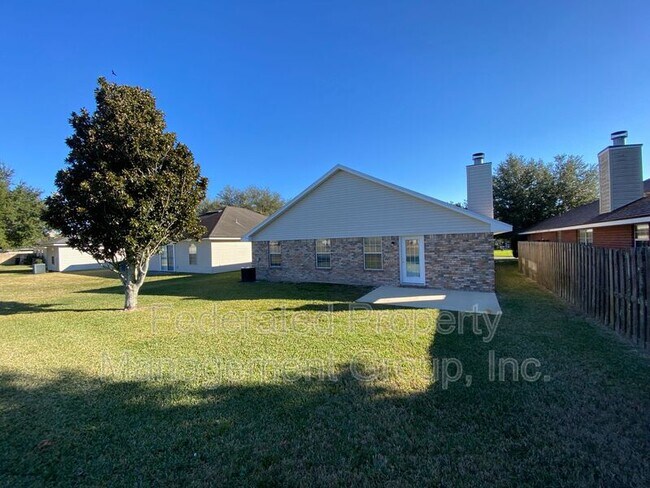 Building Photo - 2615 Creek Ridge Dr